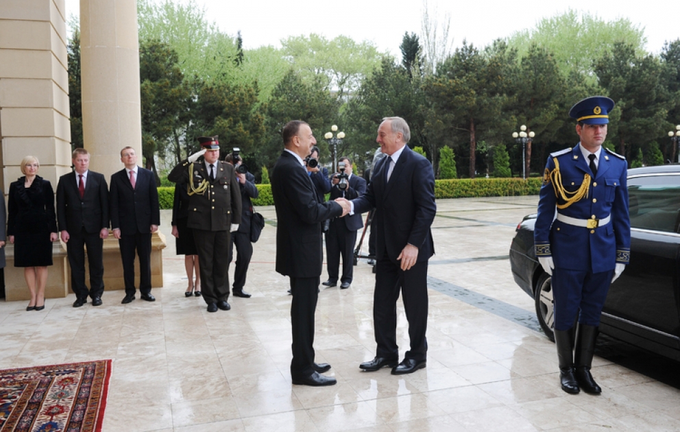 La cérémonie officielle d’accueil du président letton Andris Berzins VIDEO