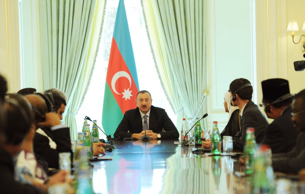 Le président azerbaïdjanais Ilham Aliyev a reçu les participants de la conférence des ministres du travail des pays de l’OCI VIDEO