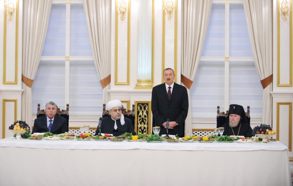 President Ilham Aliyev attends Iftar Party VİDEO