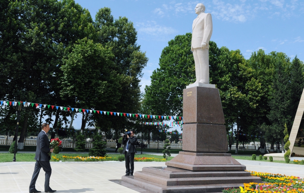 Präsident Ilham Aliyev zu einem Besuch im Rayon Gasach eingetroffen VİDEO