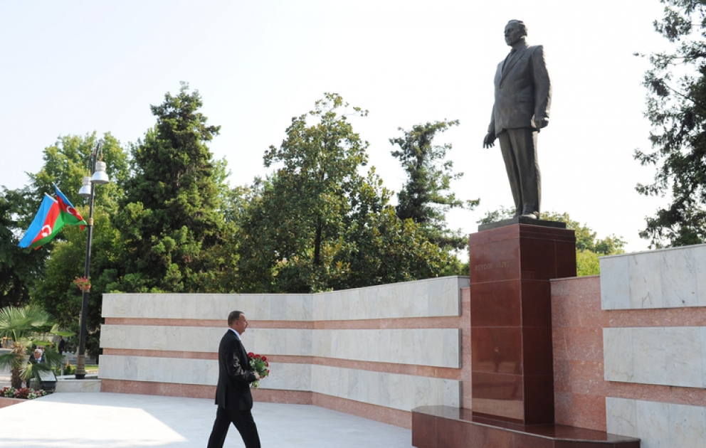 Aserbaidschans Präsident Ilham Aliyev zu einem Besuch im Rayon Gach angekommen VİDEO