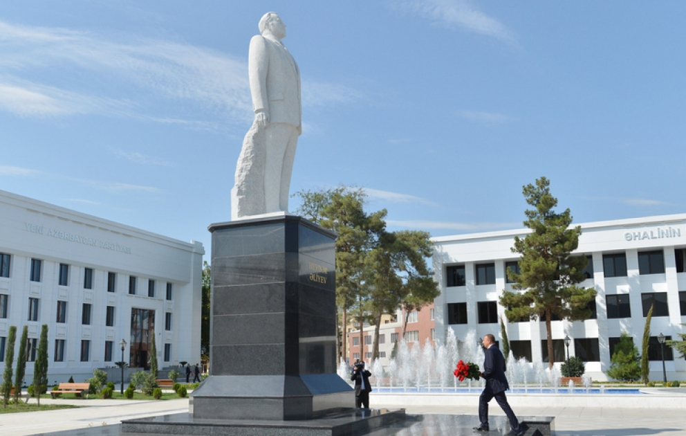 Aserbaidschans Präsident Ilham Aliyev zu einem Besuch im Rayon Sabirabad eingetroffen VİDEO