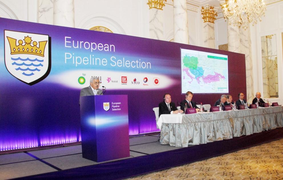 “Şahdəniz” Konsorsiumu Azərbaycan qazının Avropaya nəqli üçün “Trans-Adriatik Pipeline” boru kəməri layihəsini seçmişdir VİDEO