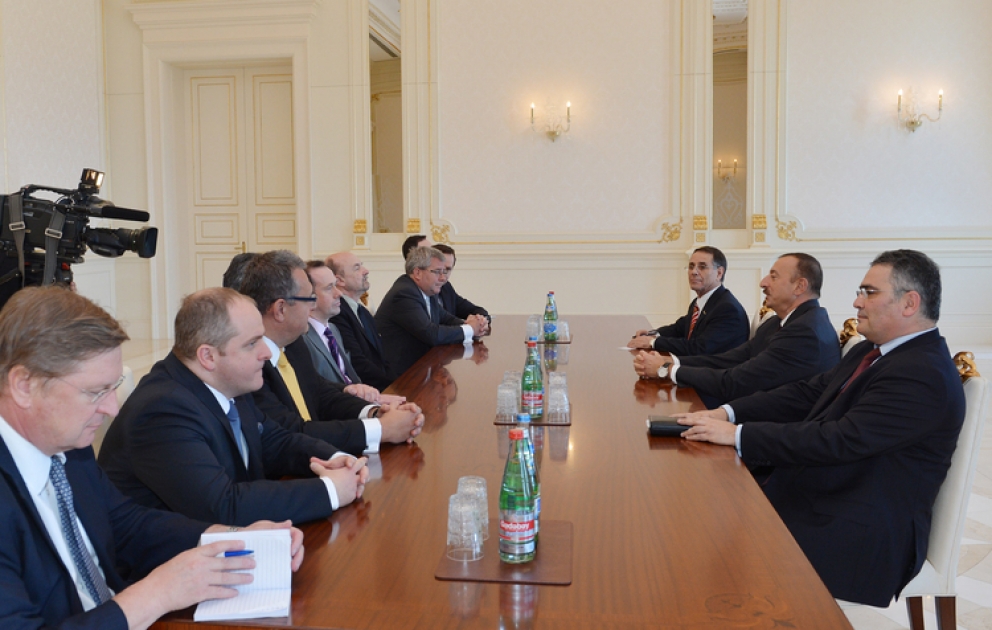 Le président azerbaïdjanais Ilham Aliyev a reçu la délégation dirigée par le président du groupe politique des consérvateurs et réformateurs européens du Parlement européen VIDEO