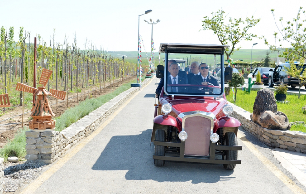 Le président Ilham Aliyev au Jardin de loisirs à Goboustan VIDEO