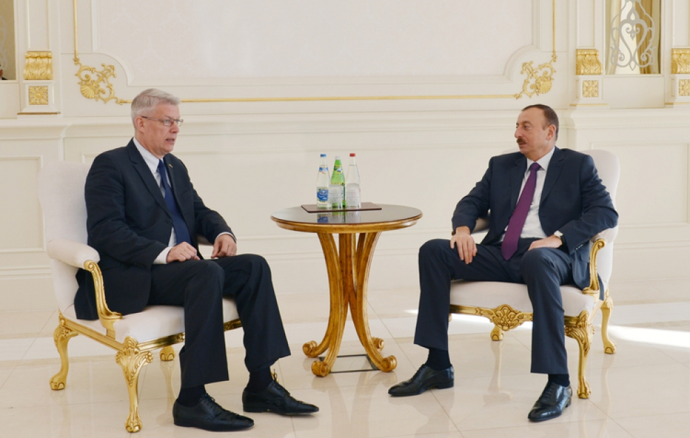 Le président azerbaïdjanais Ilham Aliyev a reçu l’ancien président letton VIDEO