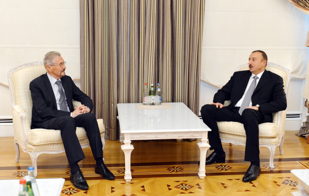 Le président azerbaïdjanais Ilham Aliyev a reçu l’ancien président roumain Emil Constantinescu VIDEO