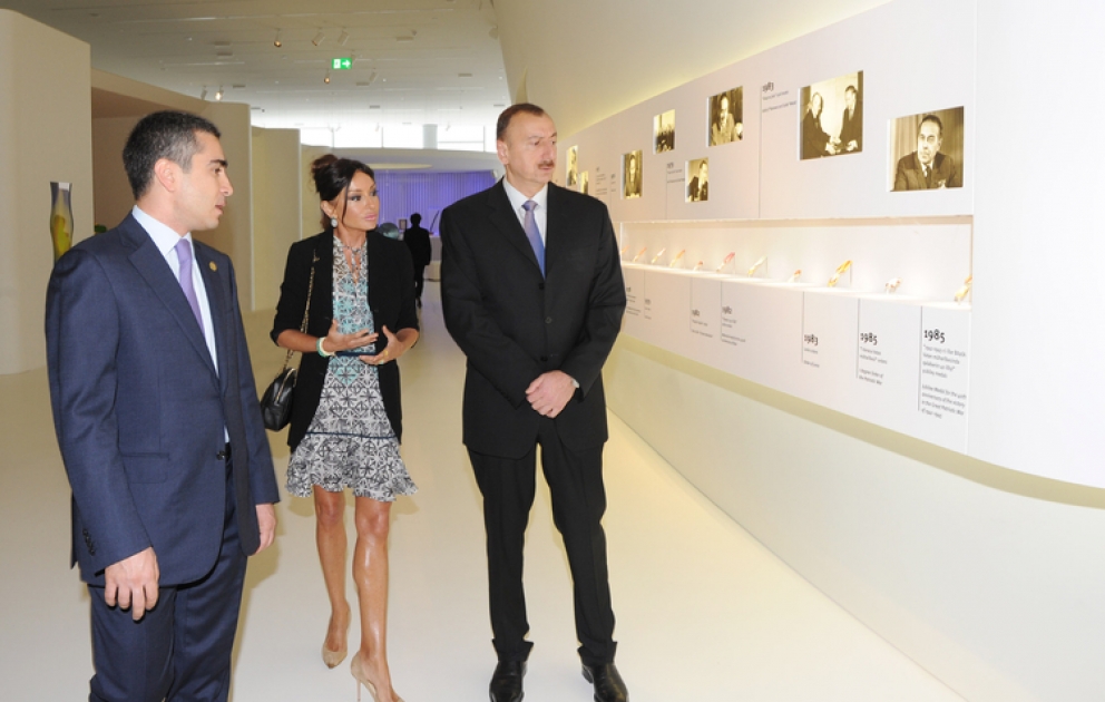 Le président azerbaïdjanais a pris connaissance du Musée Heydar Aliyev au Centre Heydar Aliyev VIDEO