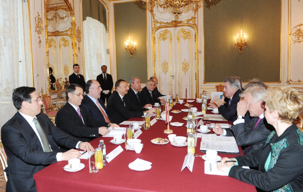 La rencontre des présidents azerbaïdjanais et autrichien avec la participation des délégations VIDEO