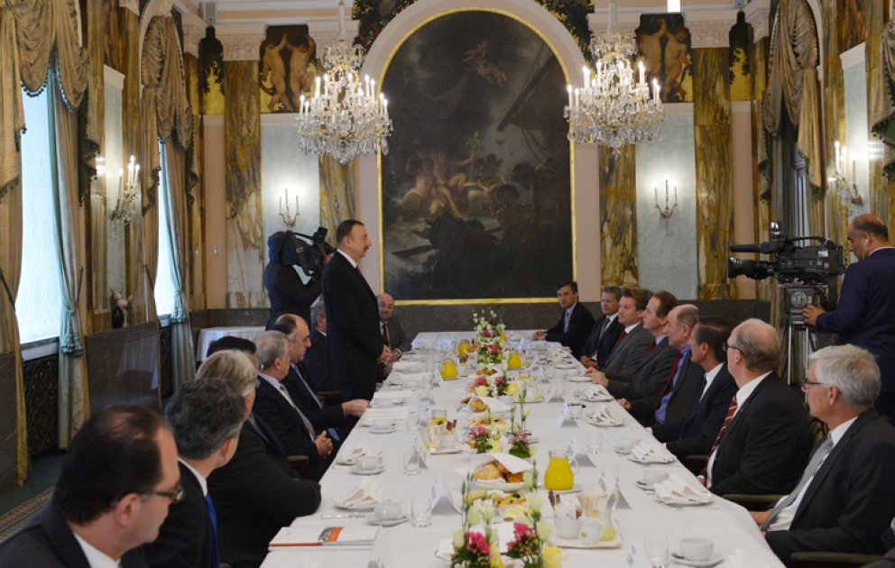 Le président azerbaïdjanais Ilham Aliyev a rencontré le président de la Fédération des industriels autrichiens et les dirigeants des grandes entreprises de l’Autriche à Vienne VIDEO