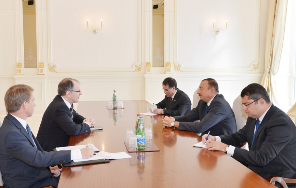 Le président Ilham Aliyev a reçu le Secrétaire général adjoint de l’OTAN VIDEO