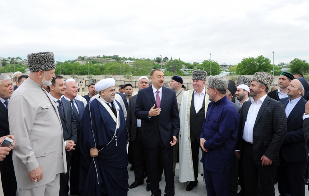 La Mosquée Juma à Chamakhy a rouvert ses portes VIDEO