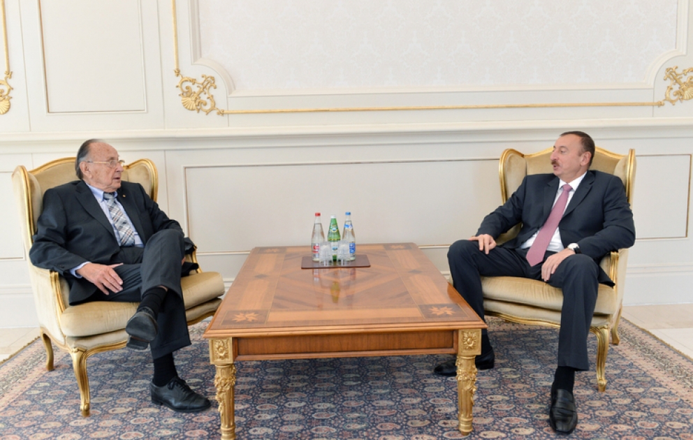 Le président azerbaïdjanais Ilham Aliyev a reçu l’ancien ministre allemand des affaires étrangères VİDEO