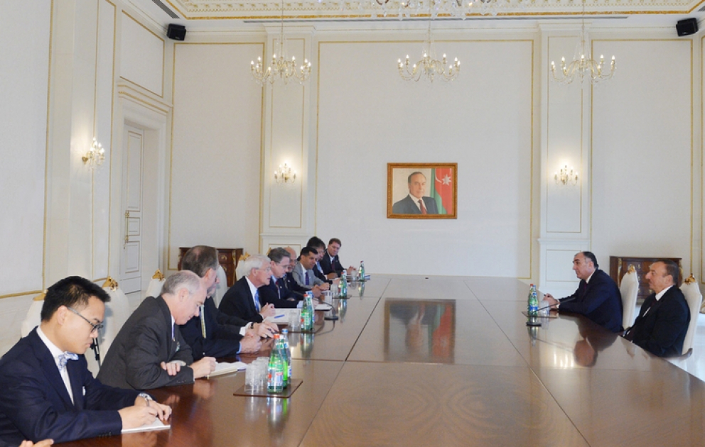 Le président azerbaïdjanais Ilham Aliyev a reçu la délégation dirigée par le sénateur américain, le membre du Comité des forces armées du Sénat des Etats-Unis VİDEO