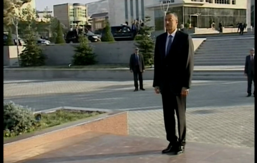 Le président azerbaïdjanais Ilham Aliyev entame une visite au nord du pays Visite du monument du leader national Heydar Aliyev à Siyazan VİDEO