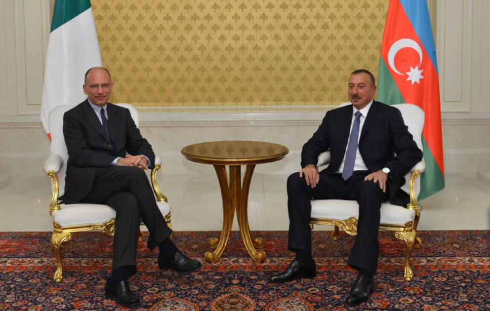 Entretien en tête à tête du président de la République avec le président du Conseil des ministres de l’Italie VİDEO