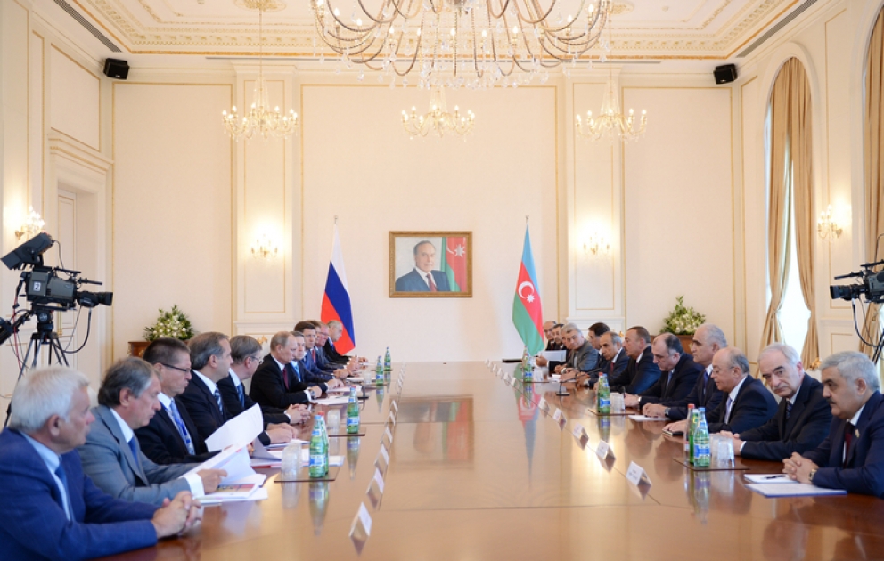 Rencontre entre le président azerbaïdjanais Ilham Aliyev et son homologue russe Vladimir Poutine avec la participation des délégations VİDEO