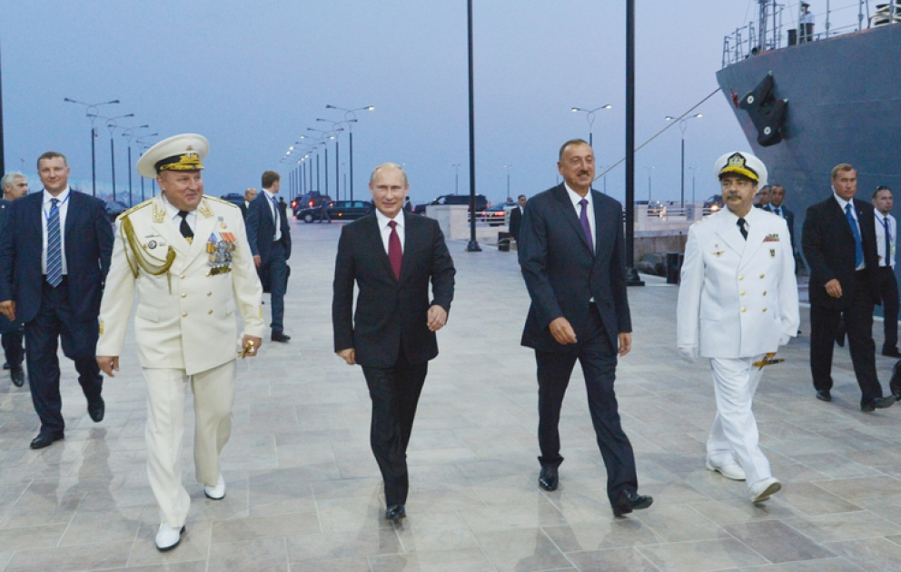 Les chefs d’Etat ont visité le navire lance-missiles «Daghestan» de la Flottille russe de la mer Caspienne et le navire de garde «Baki» de la Flotte de guerre azerbaïdjanaise VİDEO