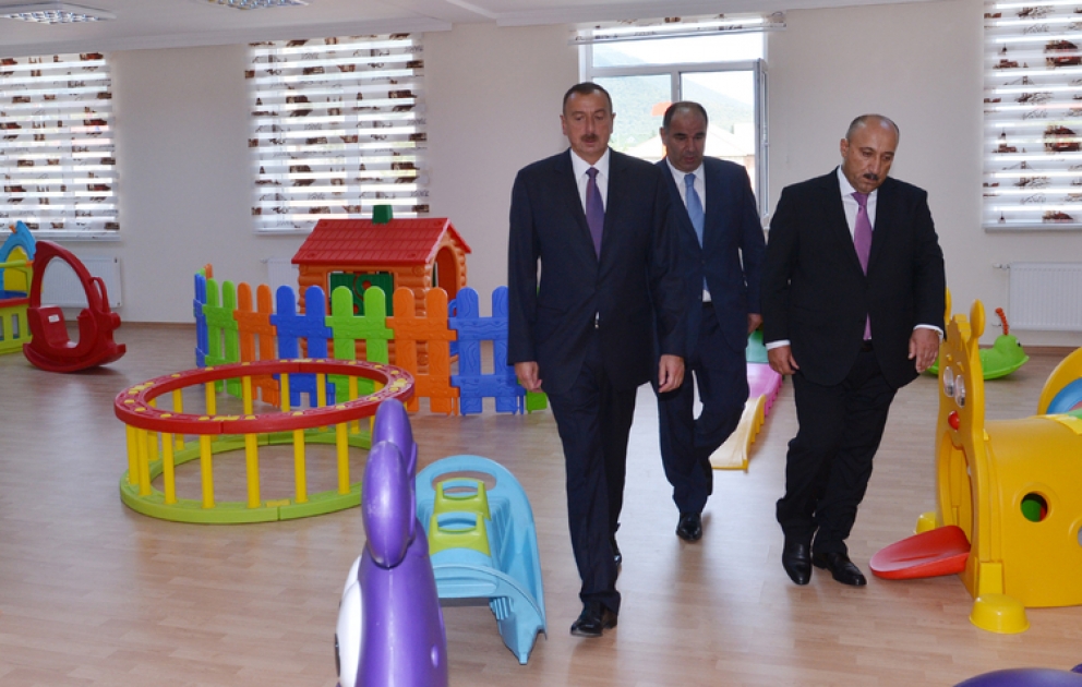 Le président azerbaïdjanais Ilham Aliyev a participé à l’ouverture à l’école maternelle №2 à Oghouz VİDEO