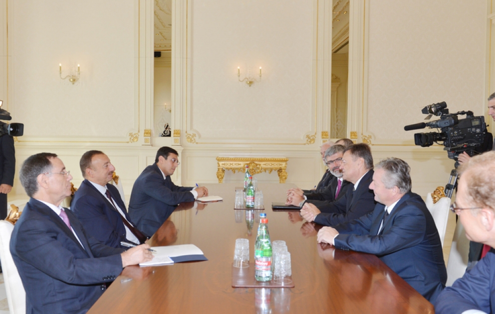 Le président azerbaïdjanais Ilham Aliyev a reçu une délégation slovène conduite par le maire de Ljubljana, composée des ministres de la Défense et du Développement économique et des Technologies VİDEO