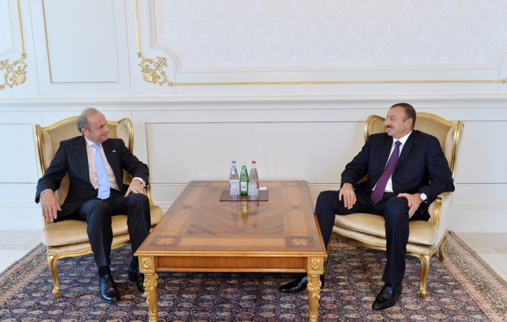 Prezident İlham Əliyev Niderlandın Azərbaycandakı səfirinin etimadnaməsini qəbul etmişdir VİDEO