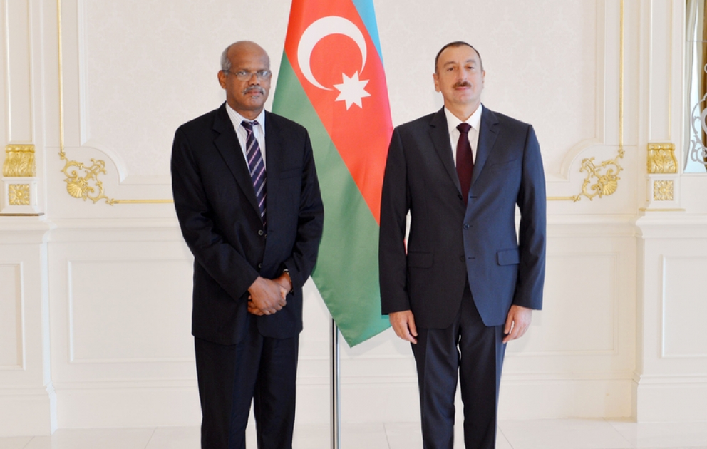 Prezident İlham Əliyev Sudanın Azərbaycandakı səfirinin etimadnaməsini qəbul etmişdir VİDEO