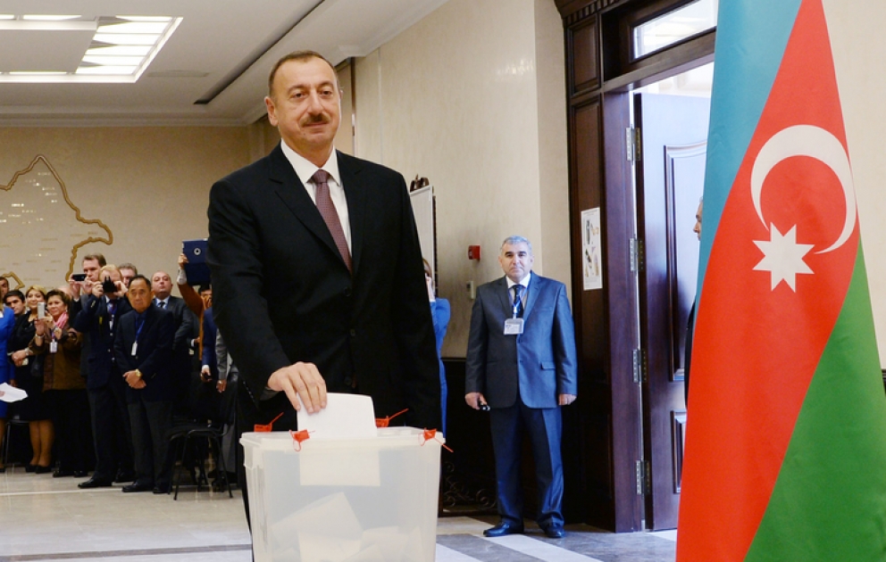 Azərbaycan Prezidenti İlham Əliyev 6 saylı seçki məntəqəsində səs vermişdirVİDEO