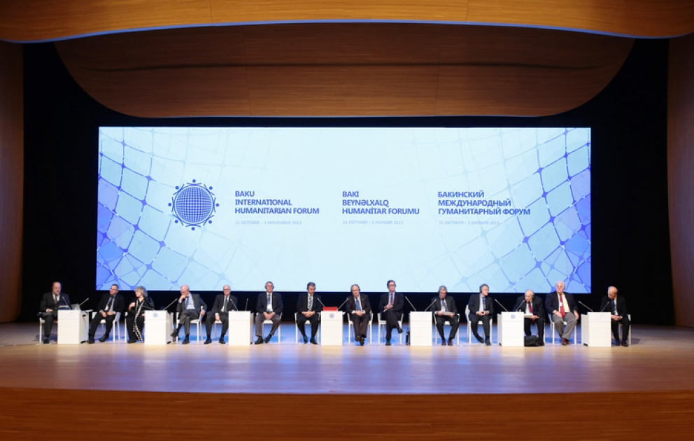 Üçüncü Bakı Beynəlxalq Humanitar Forumu çərçivəsində plenar iclas keçirilmişdir
