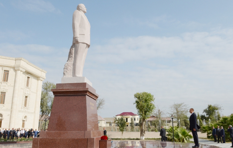 President Ilham Aliyev arrives in Salyan District VİDEO