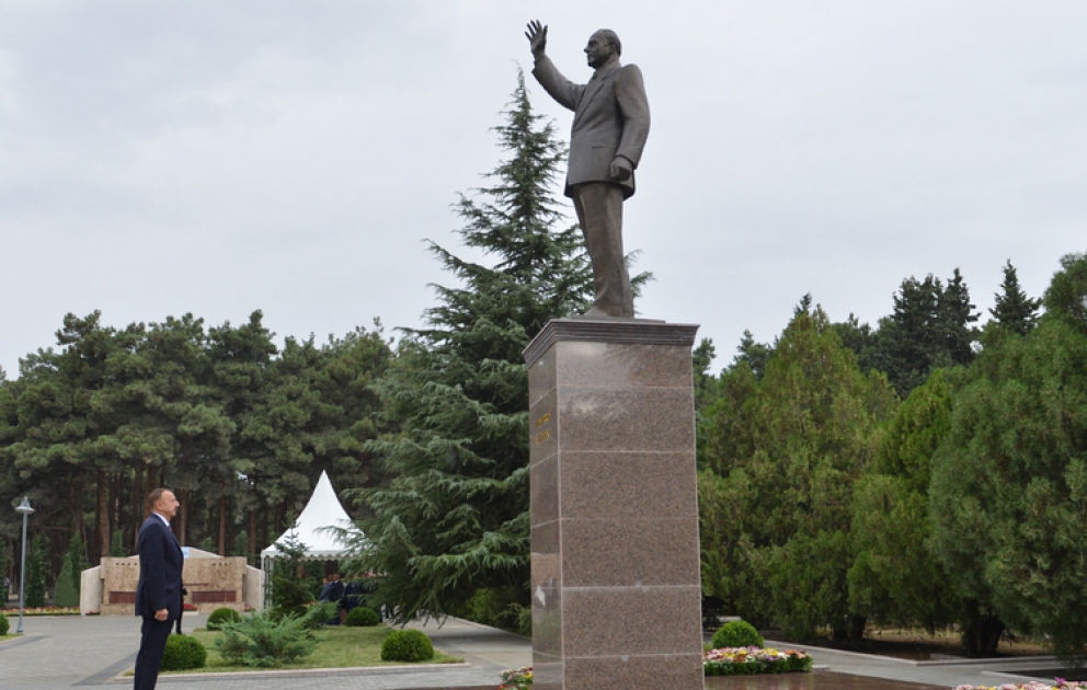 President Ilham Aliyev arrives in Naftalan District VİDEO