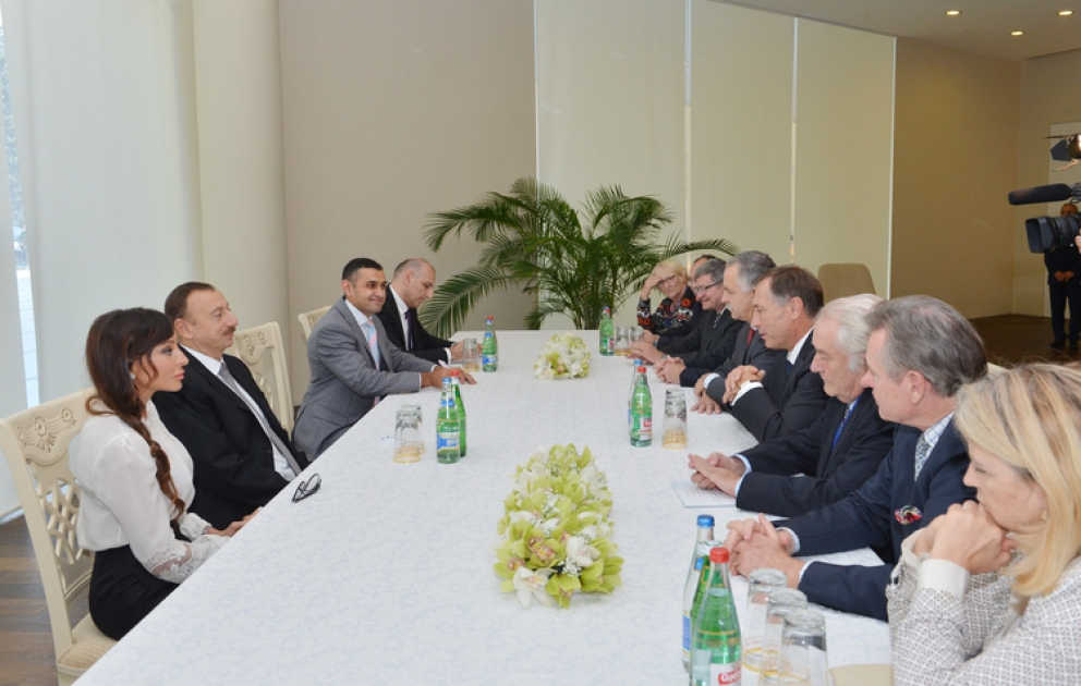 Azerbaijani President meets French MPs and senators VİDEO