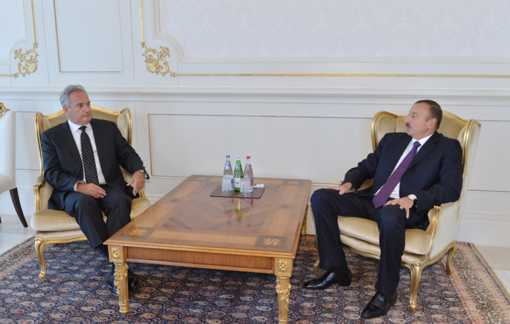 Президент Ильхам Алиев принял верительные грамоты посла Греции в Азербайджане VİDEO