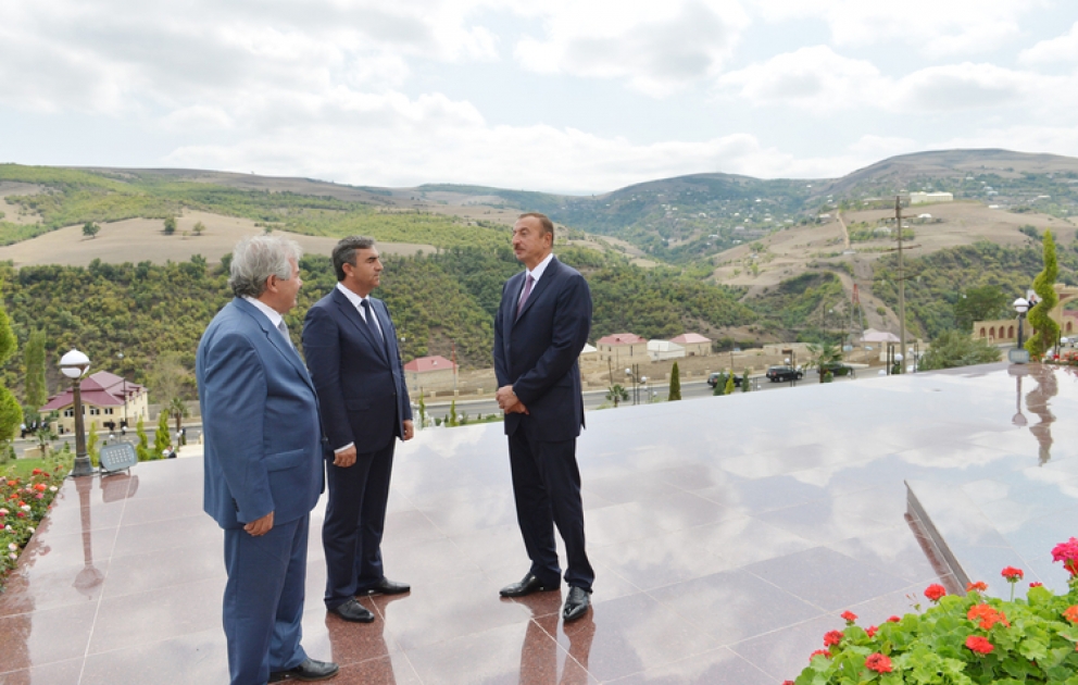 Aserbaidschans Präsident Ilham Aliyev zu einem Besuch im Rayon Jardimli eingetroffen VİDEO