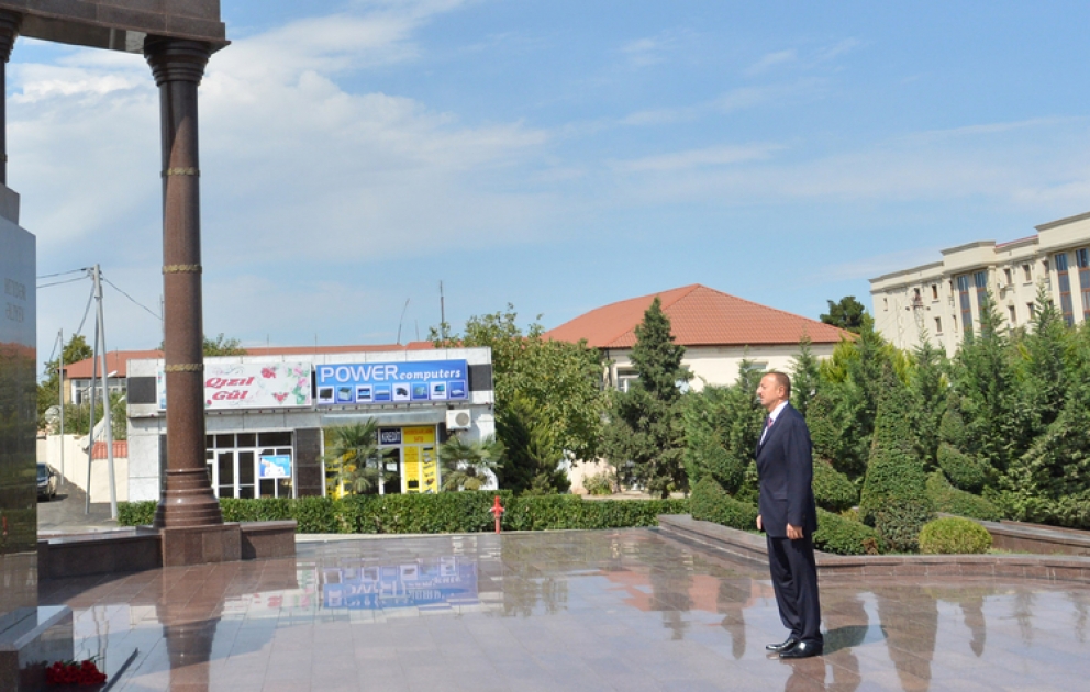 Aserbaidschans Präsident Ilham Aliyev zu einem Besuch im Bezirk Schamkir eingetroffen VİDEO