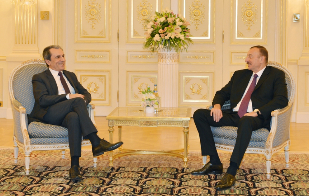 Aserbaidschans Präsident Ilham Aliyev den bulgarischen Ministerpräsidenten Plamen Oresharski empfangen VIDEO