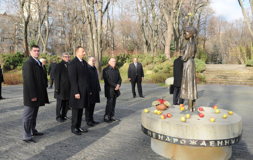 President Ilham Aliyev pays respect to Holodomor victims VİDEO