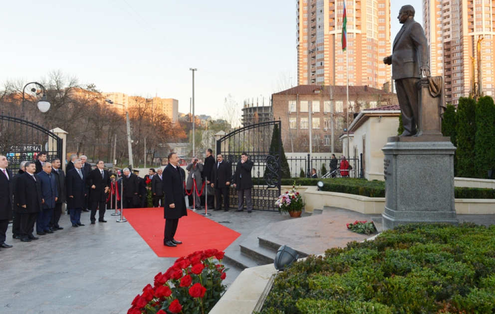 President Ilham Aliyev visits Heydar Aliyev Park in Kyiv VİDEO