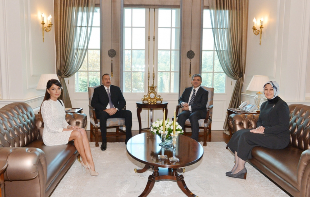 Azerbaijani, Turkish presidents and their spouses have joint meeting VİDEO