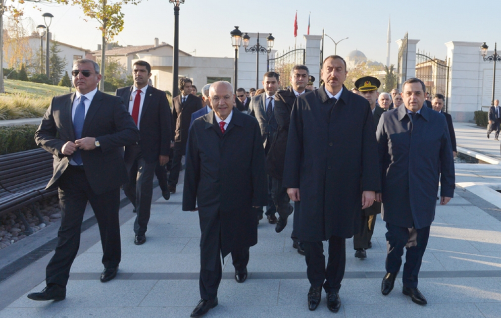 Azerbaijani President visits Heydar Aliyev Park in Ankara VİDEO