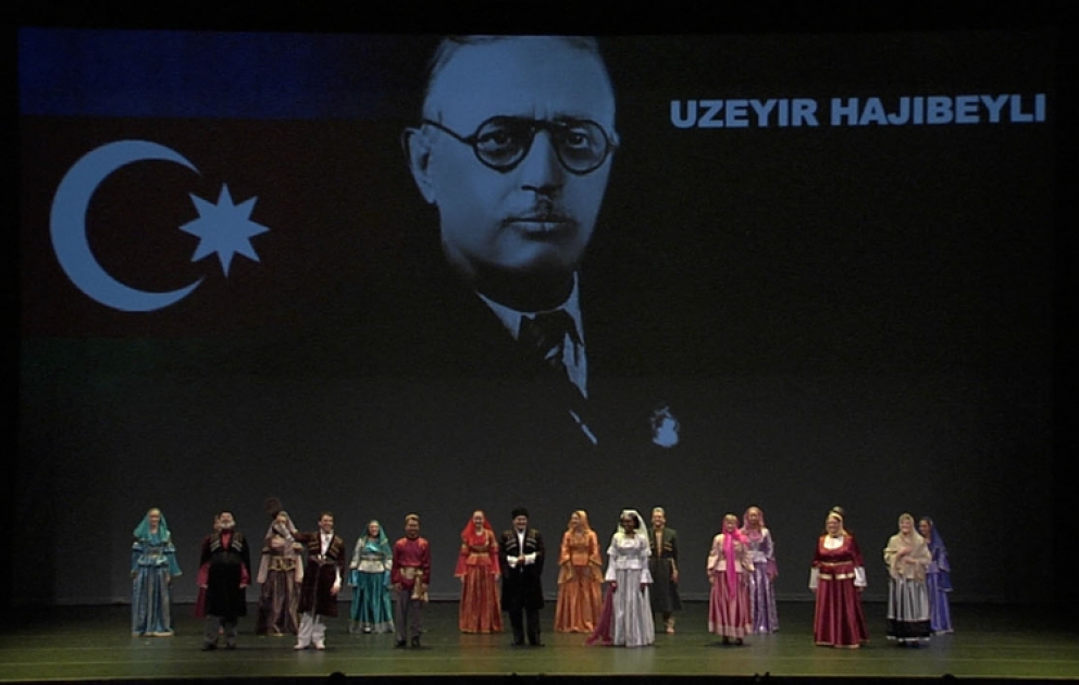 Arshin mal alan by great Uzeyir Hajibeyli conquers Los Angeles VİDEO