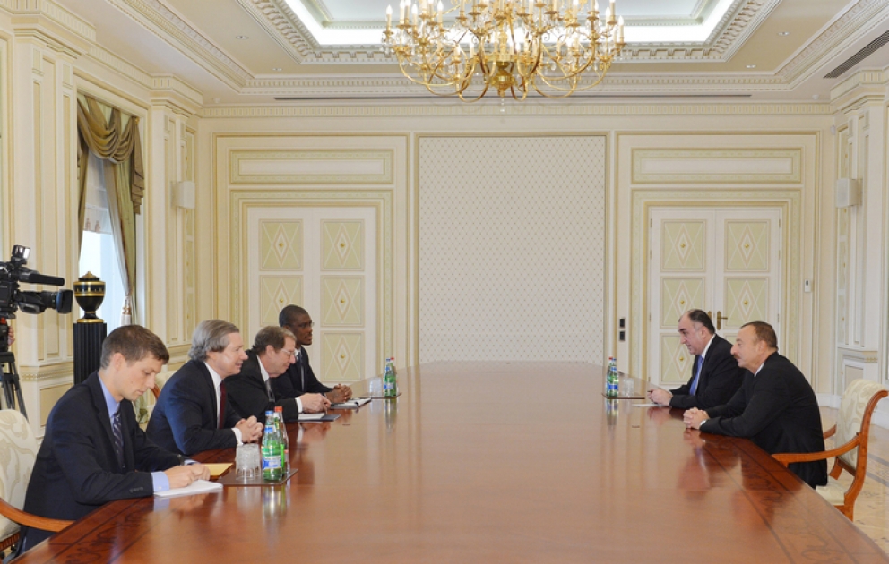 Le président azerbaïdjanais Ilham Aliyev a reçu le nouveau co-président américain du Groupe de Minsk de l’OSCE James Warlick VİDEO