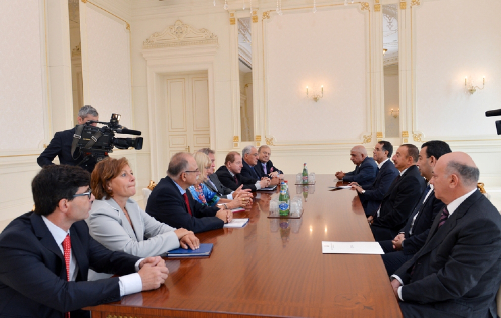 Le président Ilham Aliyev a reçu les membres de la Mission préélectorale du Comité spécial de l’Assemblée parlementaire du Conseil de l’Europe pour l’observation des élections présidentielles en Azerbaïdjan VİDEO