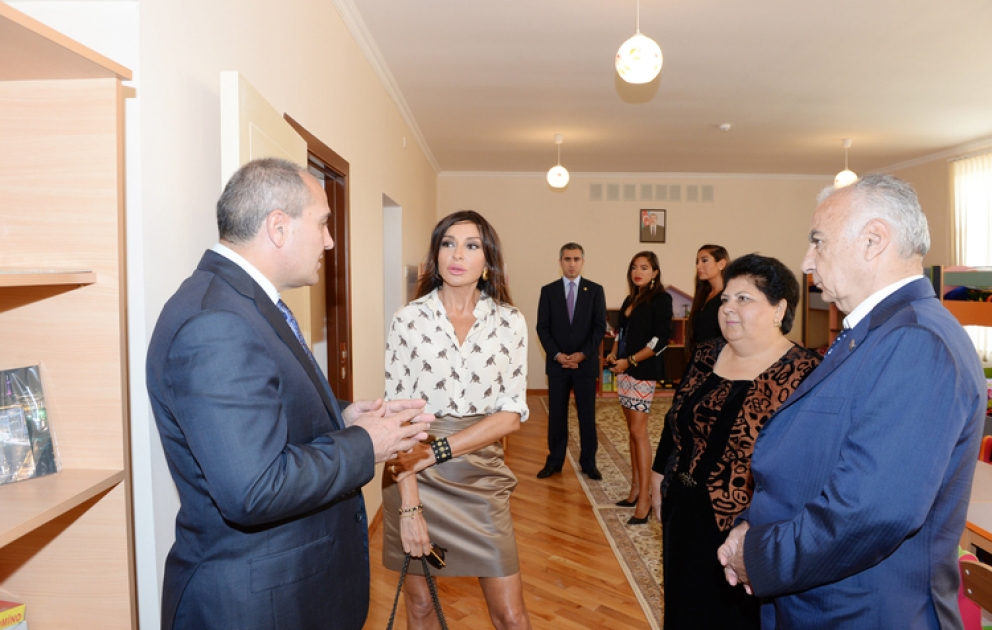 La première dame de l’Azerbaïdjan Mme Mehriban Aliyeva a visité l’école prématernelle №172 dans l’arrondissement Nizami pour constater les améliorations après les travaux de reconstruction et d’entretien VİDEO
