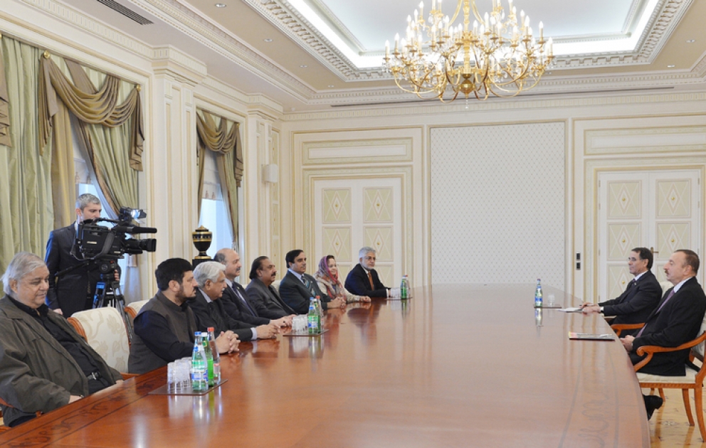 Le président Ilham Aliyev a reçu la délégation dirigée par le président par intérim du Sénat pakistanais VİDEO