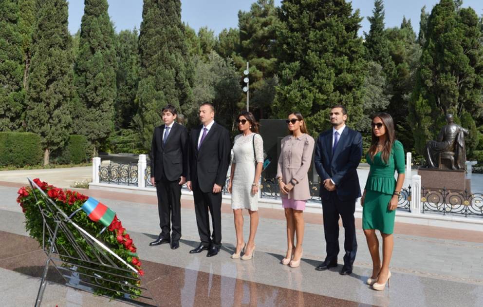 Hommage rendu à la mémoire du dirigeant historique Heydar Aliyev VİDEO