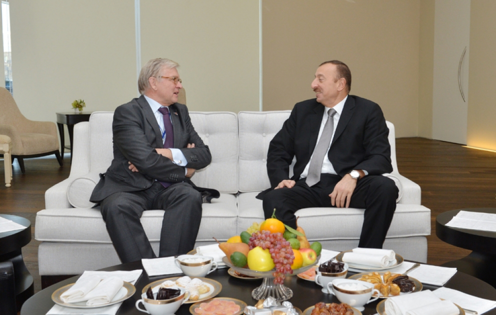 Le président Ilham Aliyev a reçu René van der Linden, ancien président de l’Assemblée parlementaire du Conseil de l’Europe, président du groupe d’amitié Azerbaïdjan – Pays-Bas VİDEO