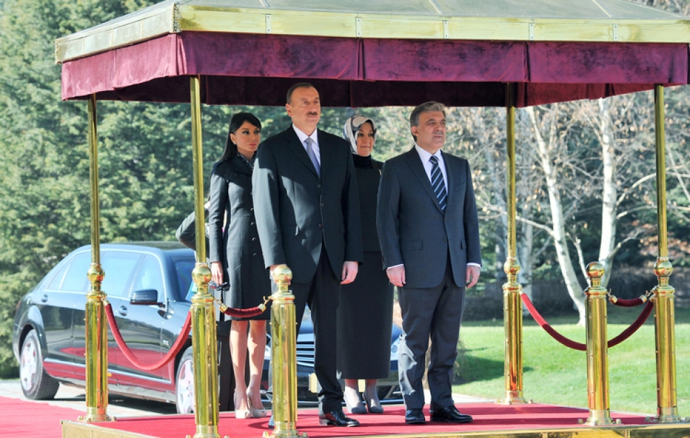 Le président azerbaïdjanais Ilham Aliyev accueilli au palais de Çankaya VİDEO