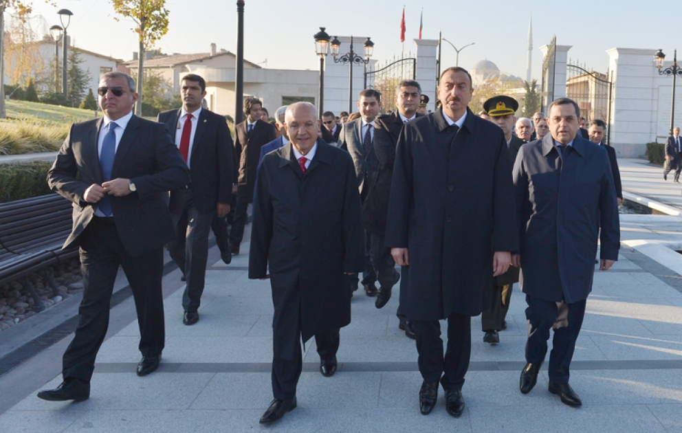 Le président azerbaïdjanais Ilham Aliyev s’est familiarisé avec le parc Heydar Aliyev à Ankara VİDEO