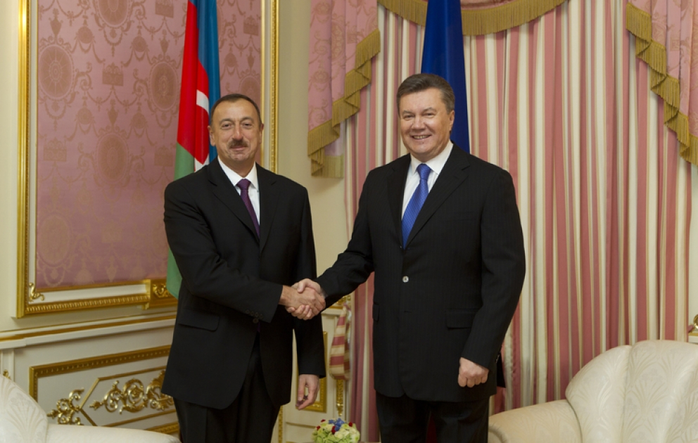 Rencontre en tête-à-tête entre le président azerbaïdjanais Ilham Aliyev et le président ukrainien Viktor Ianoukovitch VİDEO
