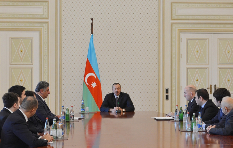 Le président Ilham Aliyev a reçu les membres de l’équipe d’Azerbaïdjan qui a remporté le titre de champion au Championnats d’Europe par équipe VİDEO